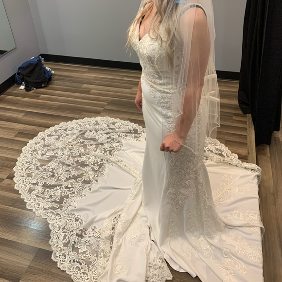 Brand new, never worn ,wedding dress - Picture 2 of 11